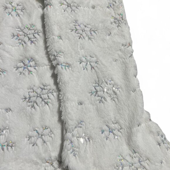 White Faux Fur Christmas Stockings Set of 3 – Snowflake Embroidery, Winter Decor - Picture 6 of 7